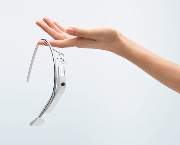 Google Glass er stadig under utvikling, blant annet for å få ned prisen. <i>Bilde: Google</i>