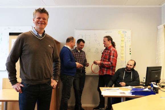Daglig leder Christopher Carlsen (f.v), Brede Thorkildsen, Bjørn Trygve Hansen, Bert Pasop og Alexandr Tcacenco. <i>Foto: Kongsberg Ferrotech</i>