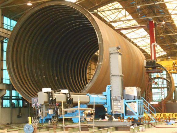 Den første stålsveisen ble gjort på det første flyterunderstellet hos leverandøren Navantia nordvest i Spania i januar. <i>Foto: Statoil</i>