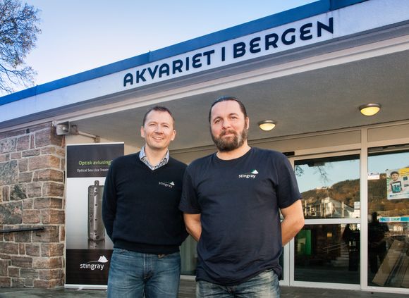 Daglig leder John Breivik (t.v.) og oppfinneren Esben Beck er gründerne bak bedriften Stingray Marine Solutions AS. Foto: Mark Cabot. <i>Foto: Photographer Mark Cabot</i>