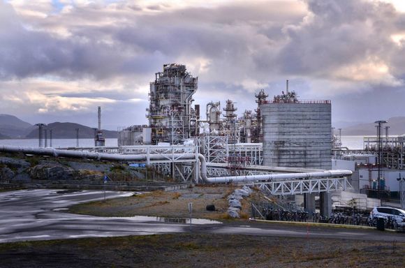 Prosessanlegget for flytende naturgass på Melkøya er svært kompakt, men skal være et av de mest effektive i verden, ifølge Statoil. Dette anlegget leverer blant annet strøm til 420kV-linjen som går mellom Balsfjord og Hammerfest, skriver TU. <i>Foto: Anders J. Steensen/TU</i>