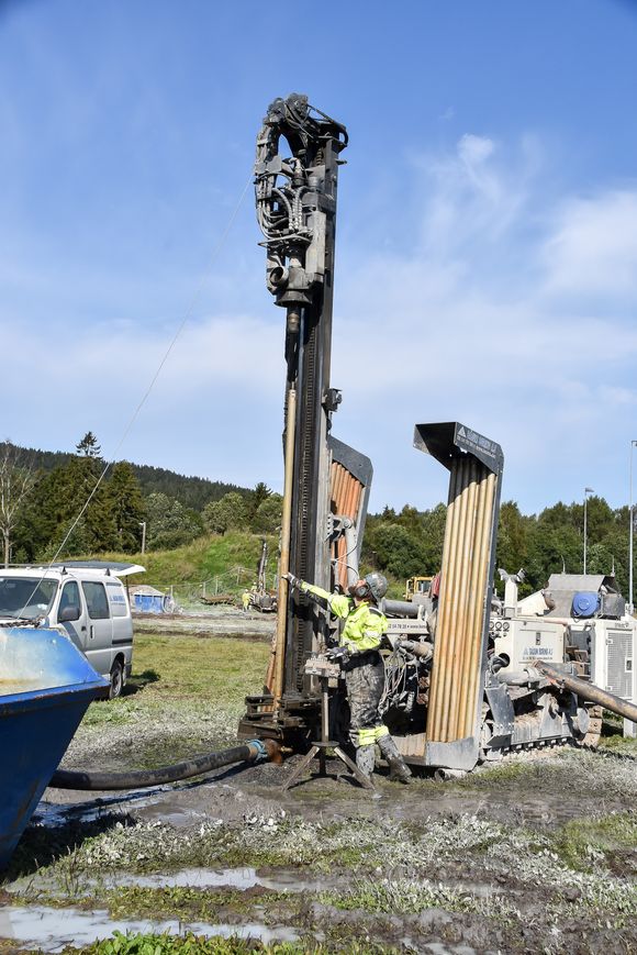 Varmekilde: De som borer en dyp brønn skaffer seg et pålitelig varmereservoar for mange tiår fremover som kan forsyne væske til vann varmepumper med noen plussgrader uansett hvor kaldt det er. <i>Foto: Båsum Boreing AS</i>