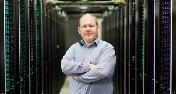 Niall McEntegart er Facebooks sjef for datasenter i Europ. Han sier at utbyggingen av det nye datasenteret starter med en gang. <i>Foto: Facebook</i>