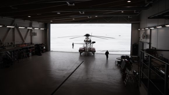 Den nye helikopterhangaren på Svalbard er dimensjonert for å kunne huse AW101 etter hvert. <i>Foto:  Eirik Helland Urke</i>