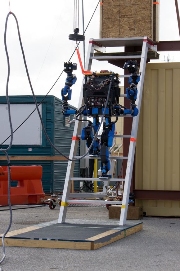 Schaft S1-roboten under DARPA Robotics Challenge i 2013. <i>Bilde: DARPA</i>