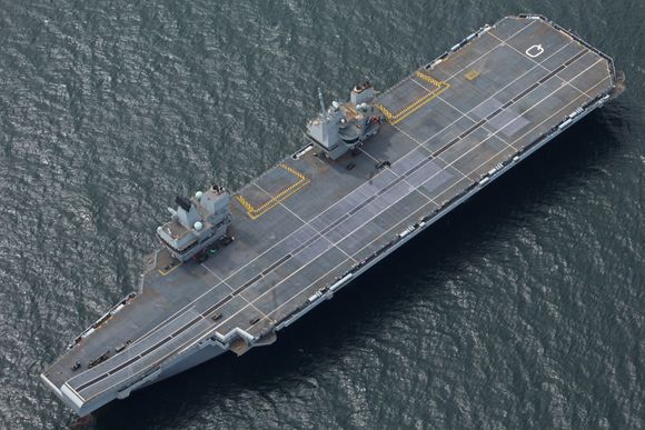 Bare midlertidig: Windows XP-systemene ombord i det nye hangarskipet HMS Queen Elizabeth skal skiftes ut før skipet settes inn i tjeneste. <i>Bilde: Royal Navy © Crown copyright 2017</i>