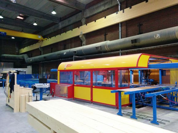 Maskiner og utstyr for massivtreproduksjon i CLT leveres i hovedsak fra Tyskland og Østeterrike. <i>Foto:  Splitkon</i>