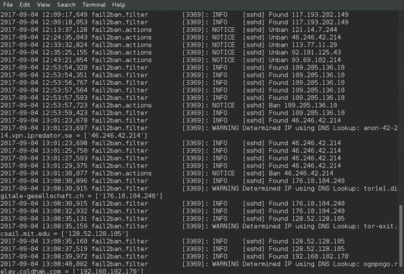 Loggen viser ondsinnede innloggingsforsøk via SSH (Secure Shell) på en privat og lite brukt Linux-server i løpet av en times tid nå i ettermiddag. Verktøyet <a href="https://www.fail2ban.org">Fail2Ban</a> brukes til å blokkere IP-adressene som angrepene kommer fra. <i>Bilde: digi.no</i>