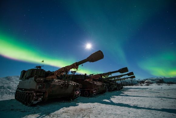 Norske M109A3GNM under vinterøvelsen Joint Viking 17 i Finnmark. <i>Foto:  Ole-Sverre Haugli/Forsvaret</i>