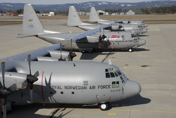 Fire av C-130H-flyene på Gardermoen før avreise til Arizona sommeren 2008. <i>Bilde: Forsvaret</i>