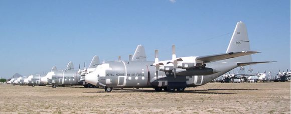 Hermetisk lukkede Hercules-fly på flybasen Davis-Monthan. <i>Bilde: Forsvaret</i>