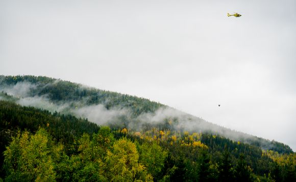 Legehelikopteret på redningsoppdrag. <i>Foto:  Eirik Helland Urke</i>
