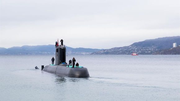 KNM «Uthaug» ble levert fra Forsvarsmateriell til ubåtvåpenet den siste dagen i oktober etter å ha gjennomført sin siste runde tungt vedlikehold. <i>Bilde:  Jakob Østheim, Forsvaret</i>