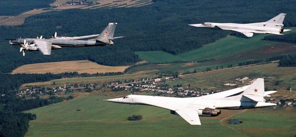 Tupolev har også gjennomført oppgraderinger på bombeflyene Tu-95MS (lengst fram) og Tu-22M3. <i>Bilde:  Tupolev</i>