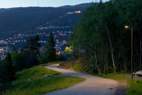 12.000 nye gatelys I Bergen får styringssystem hvor det vil være mulig å fjernstyre og overvåke gatebelysningen <i>Foto:  Halvor Gudim/www.halvorgudim.no</i>