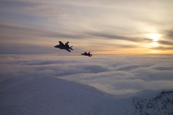 F-35A over Rondane. <i>Bilde:  Morten Hanche / Forsvaret</i>