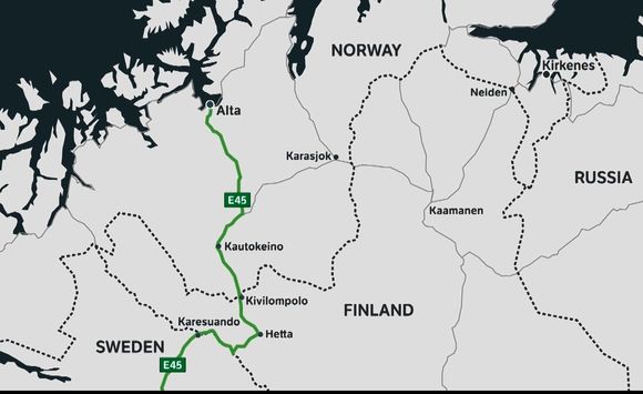 E45 er nå forlenget fra Karesundo i Sverige til Alta i Norge. <i>Montasje:  Statens vegvesen</i>