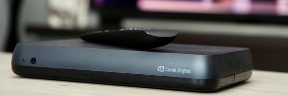 Canal Digital Oneplace-boksen kommuniserer med fjernkontrollen via Bluetooth, og boksen kan derfor gjemmes bort i et skap, om du vil. <i>Foto:  Kurt Lekanger</i>