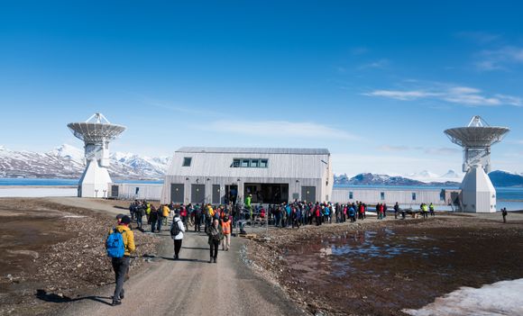 Over 100 forskere og studenter var til stede under åpningen onsdag ettermiddag. <i>Foto:  Eirik Helland Urke</i>