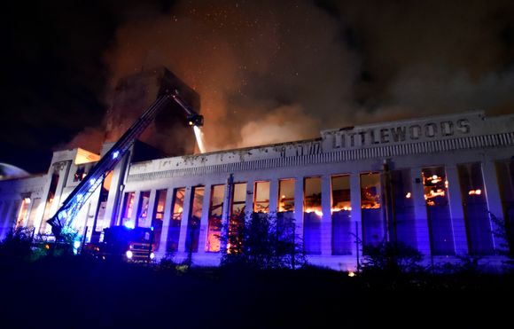 Det brasilianske nasjonalmuseet i brann i Rio de Janeiro. <i>Foto:  Peter Byrne / AP</i>