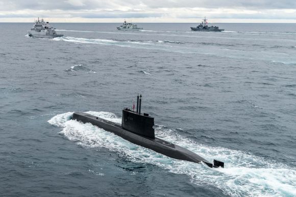 Fra 2022 skal Ula-flåten reduseres fra seks til fire ubåter. Dette er KNM «Uredd» på en øvelse ved Island sommeren2017. Foto <i>undefined:  Christian Valverde / NATO</i>