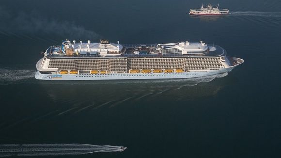 Anthem of the Seas på vei inn til Southampton for starten på dens første Middelhavscruise i 2015. <i>Foto:  RCCL</i>