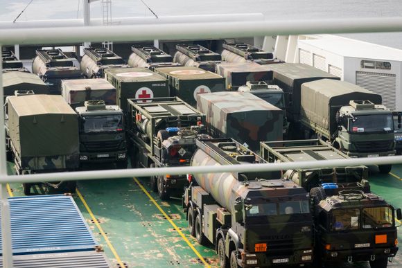Militære kjøretøyer og materiell til NATO-øvelsen Trident Juncture. <i>Foto:  Heiko Junge/NTB scanpix</i>