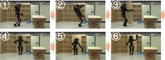 Bildet viser i seks trinn hvordan byggeroboten HRP-5P monterer en gipsvegg. <i>Foto:  AIST</i>