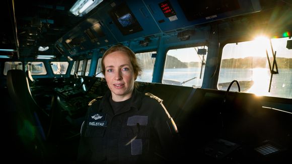 Fregattsjef Iris Fivelstad om bord KNM «Otto Sverdrup». <i>Foto:  Eirik Helland Urke</i>