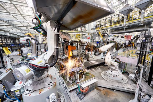 I fjor vokste den globale etterspørselen etter industriroboter med 30 prosent. Alle venter at veksten fortsetter. <i>Foto:  Hans Nordlander/ABB</i>