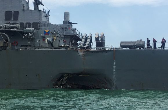 USS John S. McCain etter kollisjonen sommeren 2017. <i>Foto:  Reuters/NTB Scanpix</i>