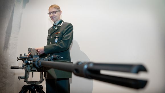 Major Eirik Horst i FMA, her i anledning bestilling av nye 12,7 mm-mitraljøser i 2019. <i>Foto:  Eirik Helland Urke</i>