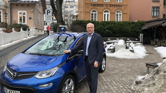 Johnny Danielsen er Opel-sjef i Bertel O. Steen. <i>Foto:  PSA Norge</i>