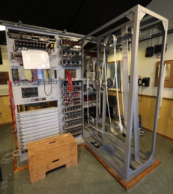 Den rekonstruerte Heath Robinson-maskinen ved The National Museum of Computing i England. <i>Foto:  Wikimedia/Geni, <a href="https</i>