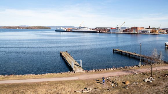 Slik ser det ut i dag: Før byggingen kan starte skal sjøbunnen renses etter mange år med utslipp fra militær og maritim virksomhet. <i>Foto:  Knut Bjørheim</i>