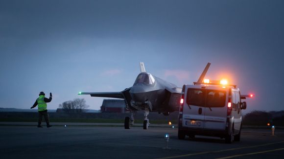 Ti timer etter avgang kunne F-35-flyet takse inn på sin nye hjemmebase. <i>Foto:  Eirik Helland Urke</i>
