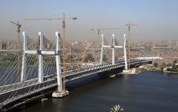 Rod al-Farag Axis, eller Tahya Misr Bridge, som den også kalles, er et imponerende syn. <i>Foto:  Guinness World Records</i>