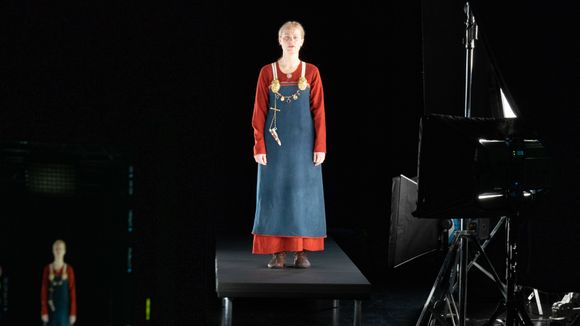 Skuespiller Ingebjørg Buen under hologram-opptakene. <i>Foto:  Eirik Helland Urke</i>
