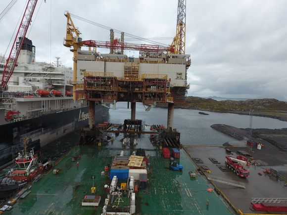 14.000 tonn: SBM Offshore var oppdragsgiver i forbindelse med opphuggingen av Yme-plattformen på Lutelandet. <i>Foto:  Lutelandet offshore</i>