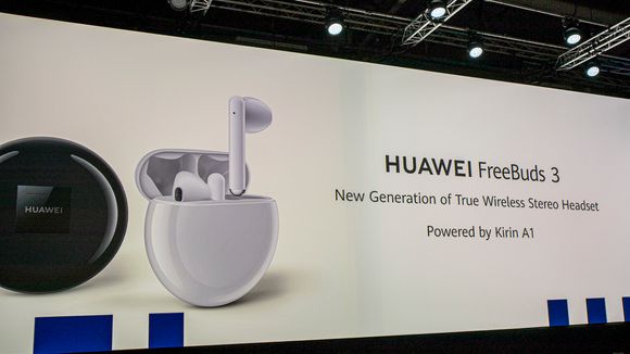 Nesten som Apples: Det er ingen tvil om hvem som har stått modell for Huaweis nye ørepropper, men disse håndterer vind bedre og er aktivt støykansellerende med inntil 15dB. <i>Foto:  Odd R. Valmot</i>