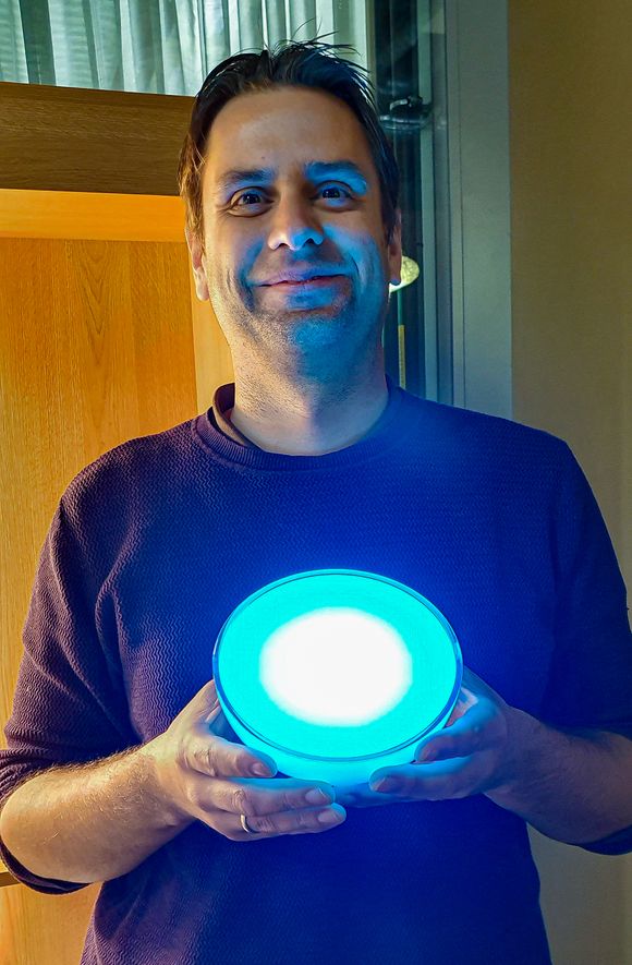 Blått: Blått lys LED-lys kan kompensere for den viktig frekvensen mange får får lite av om vinteren, når vi stort sett er inne mens sola skinner. <i>Foto:  Odd Richard Valmot</i>