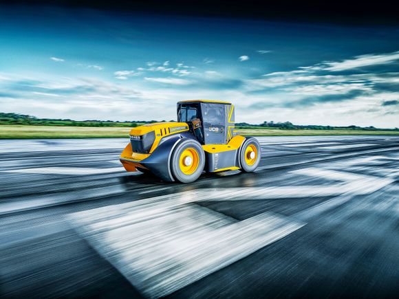  JCB Fastrack er verdens raskeste traktor. <i>Foto:  Guy Dixon</i>