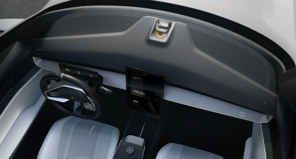 En 15-tommers Android-skjerm er sentralt i bilens interiør. <i>Foto: Polestar</i>