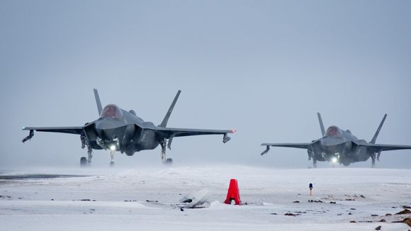 Denne uka har Norge overtatt ansvaret for luftkontroll på Island. Mandag holdt imidlertid kraftig vind F-35A-flyene på bakken. <i>Foto: Eirik Helland Urke</i>