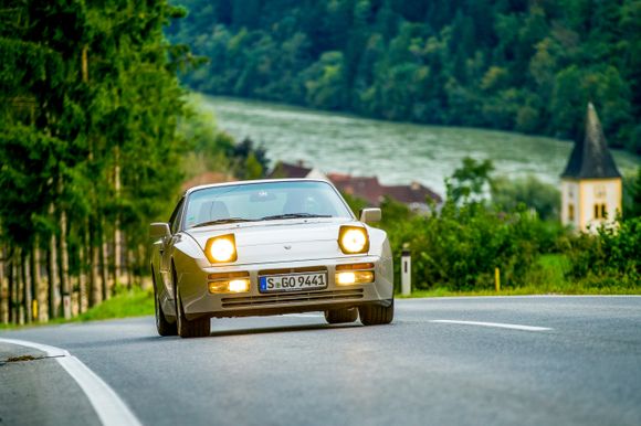 Litt av en varebil: Tidlig på 1980-tallet var det flere hundre tusen kroner å spare på å registrere Porsche 944 som varebil. <i>Foto:  Porsche</i>