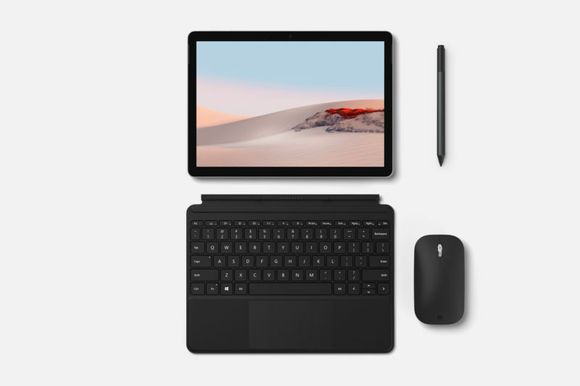 Surface Go 2 kan fås med tastatur, mus og penn som ekstrautstyr. <i>Foto: Microsoft</i>
