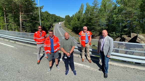 Planleggingsleder Jon Rabben Lundby, Statens vegvesen Rv4 Hunndalen-Mjøsbrua, seniorrådgiver Ole Seegaard Statens vegvesen, plansjef Lars Engelien, Gjøvik kommune, prosjektleder Odd Johansen, SVV rv4/E16 Valdres og ordfører Torvild Sveen i Gjøvik kommune <i>Foto:  Statens vegvesen</i>