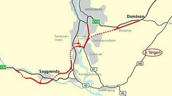 Rødt viser de nye veiene i prosjektet, og de stiplede linjene er tunnelene. Fra høyre Kongsbergtunnelen (2 km med to løp), Svartåstunnelen (1,5 km med to løp), Moanetunnelen (0,38 km med ett løp) og Vollåstunnelen (0,45 km med ett løp). <i>Illustrasjon:  Statens vegvesen</i>