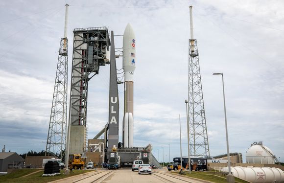 Raketten United Launch Alliance Atlas V 541 står klar til å frakte Mars Perseverance rover og helikopteret Ingenuity. <i>Foto:  NASA/Ben Smegelsky</i>