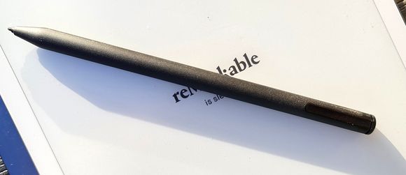  Viskelær: En nyutviklet penn har fått viskelær i den andre enden. Det gjør det enklere å rette opp i tekst og tegninger uten å måtte velge viskeverktøy fra menyen. <i>Foto:  Odd Richard Valmot</i>